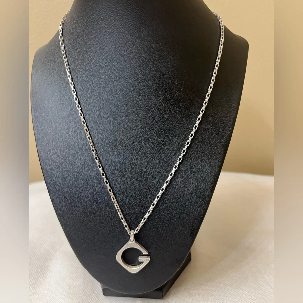 GUCCI Authentic Stamped Silver with G Pendant - Picture 6 of 8